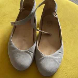 10W gray suede MaryJane flat.